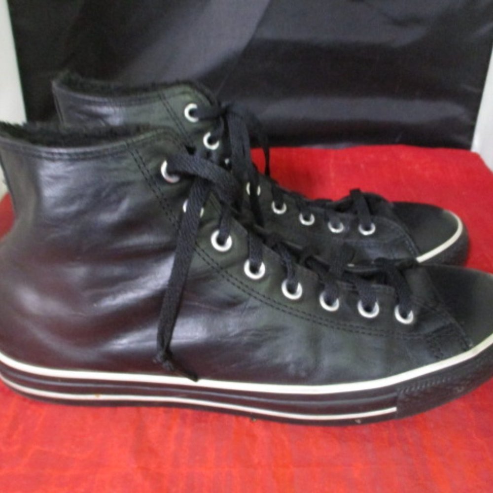 Unisex Converse Chuck Taylor Leather Shoes W/ Black Faux Shearling Lining